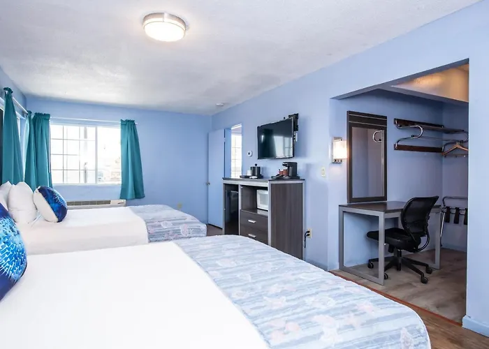 Top Hotels Near Santa Cruz Beach Boardwalk