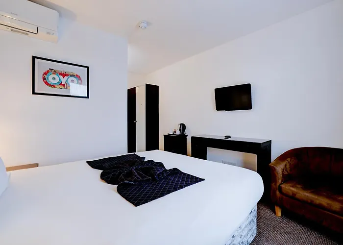 Best Hotels Near Luton Airport Parkway Station